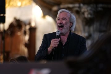 Stefan Gwildis entzündete als kreatives Multitalent ein großartiges Entertainment-Feuerwerk.